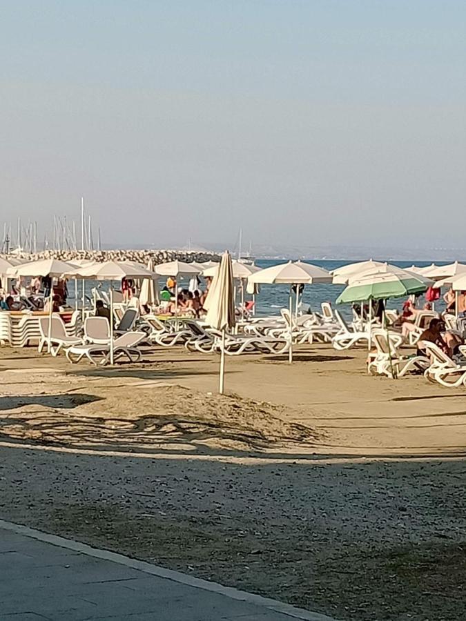 1 Bedroom Apartment Larnaca Luaran gambar