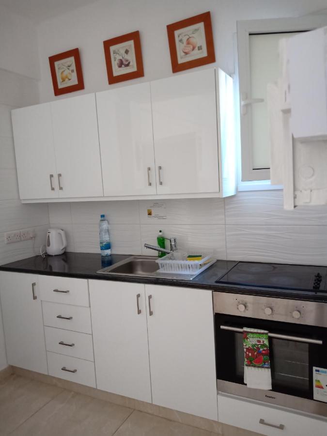 1 Bedroom Apartment Larnaca Luaran gambar